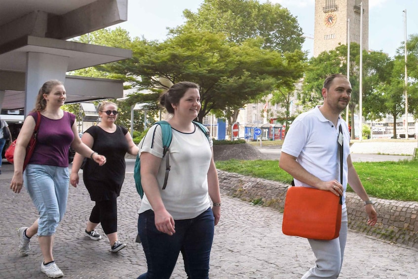 Stuttgart: entertaining guided tour to old town highlights