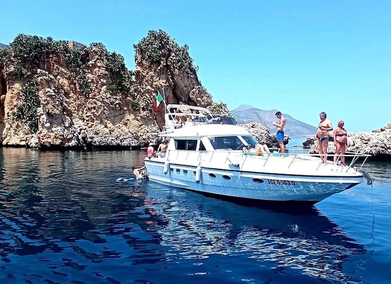 In Yacht To Reserve Zingaro and Faraglioni Scopello