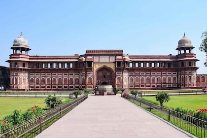 Agra: Taj Mahal Spring køen over Guidet tur med tilvalg