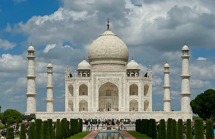 Agra: Taj Mahal Skip the line Guided Tour with options