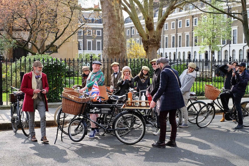 Picture 16 for Activity Gin Safari: Boozy London History on Two Wheels