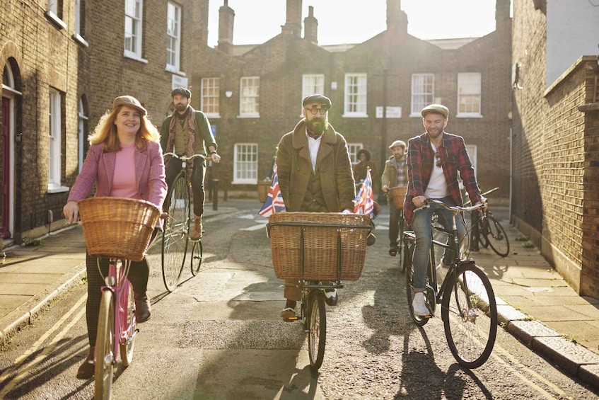 Gin Safari: Boozy London History on Two Wheels