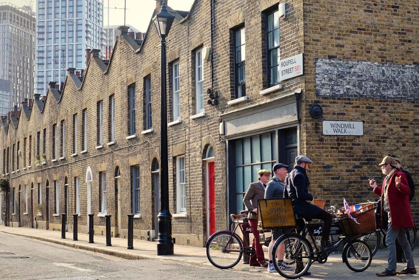 Picture 18 for Activity Gin Safari: Boozy London History on Two Wheels