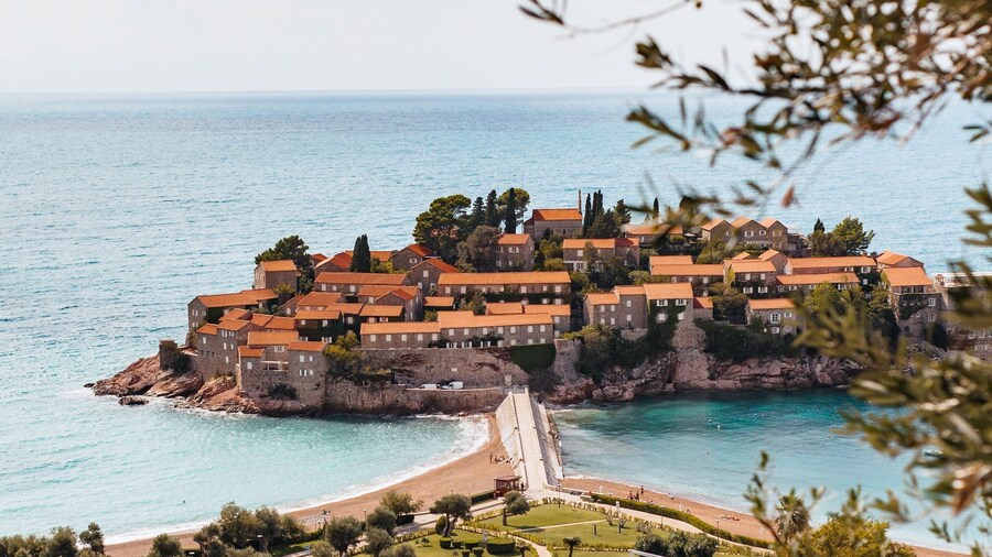 Montenegro Tour: S.Stefan, Cetinje, Njegusi, Kotor, Budva