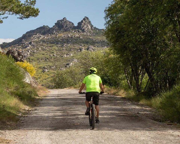 Serra da Estrela: Private E-Bike Tour with Observatory