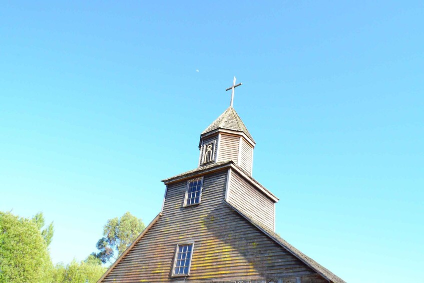 Lemuy Island: Churches and trees in Chiloé.