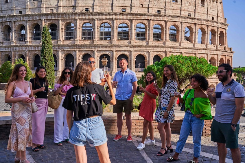 Rome: Bar Crawl with Guide and Drinks Included