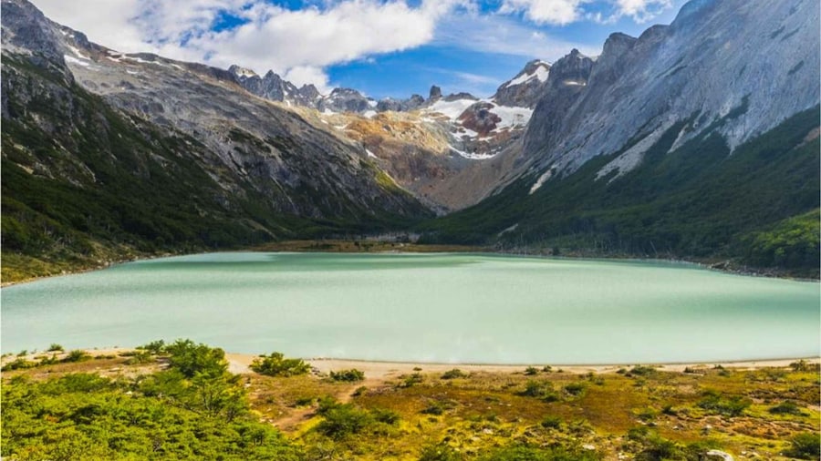 Picture 8 for Activity Ushuaia: Laguna Esmeralda Guided Trek with Box Lunch