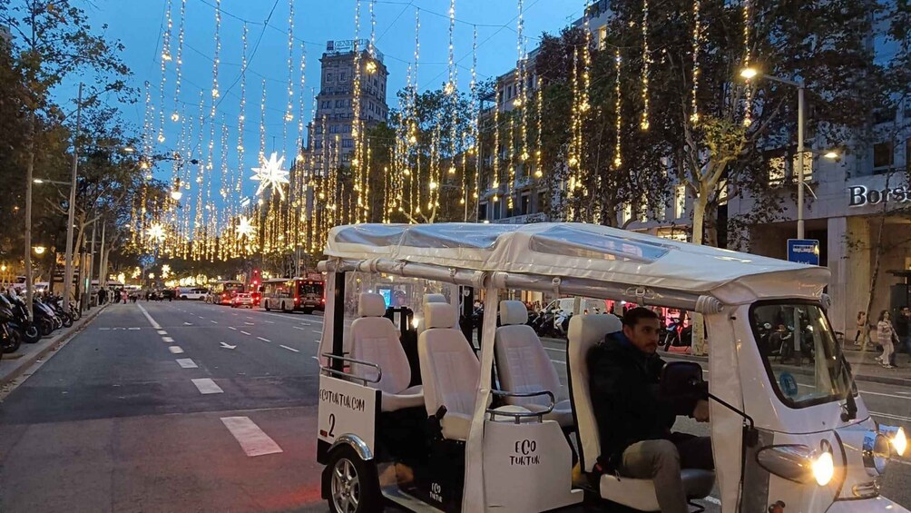 Barcelona: Private Christmas Lights Tour by Eco Tuk Tuk