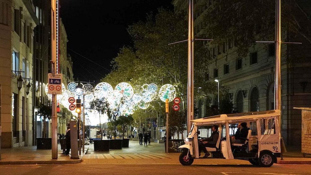 Barcelona: Private Christmas Lights Tour by Eco Tuk Tuk