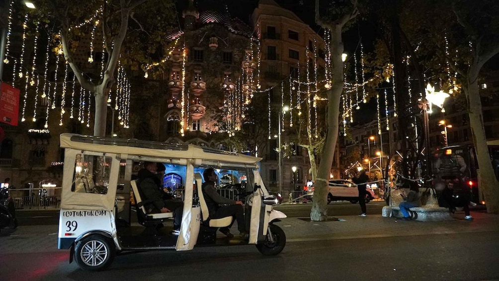 Picture 2 for Activity Barcelona: Private Christmas Lights Tour by Eco Tuk Tuk