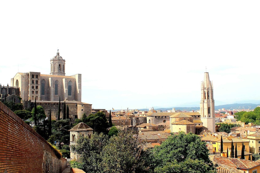 Picture 3 for Activity Girona: Guided Walking Tour with Attraction Entry Tickets