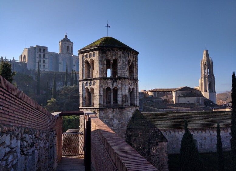 Picture 2 for Activity Girona: Guided Walking Tour with Attraction Entry Tickets