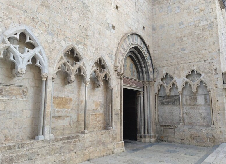 Picture 4 for Activity Girona: Guided Walking Tour with Attraction Entry Tickets