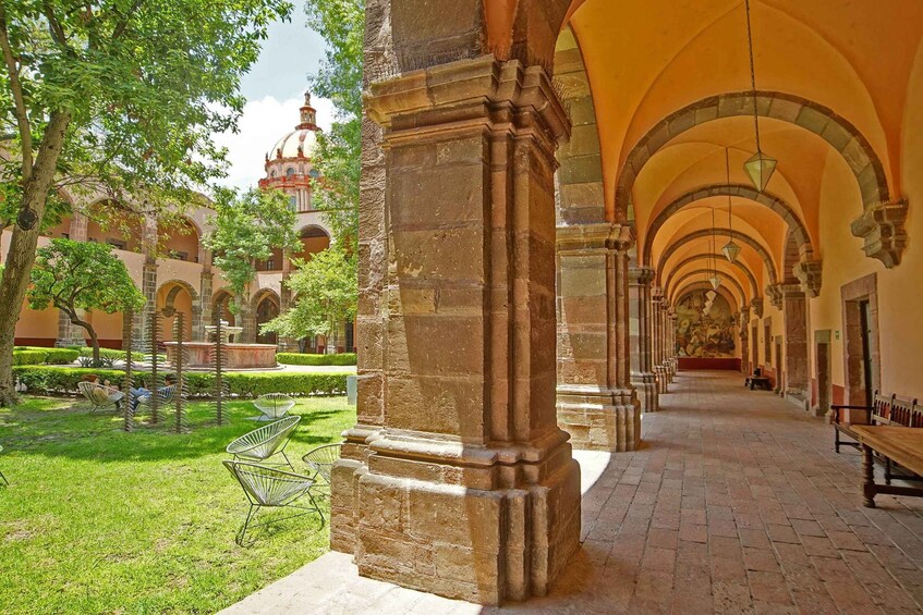 Picture 2 for Activity San Miguel de Allende: Walking Tour of Houses and Gardens