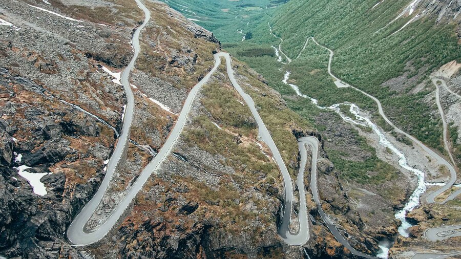 From Ålesund: Trollstigen Sightseeing Village & Fjord Tour