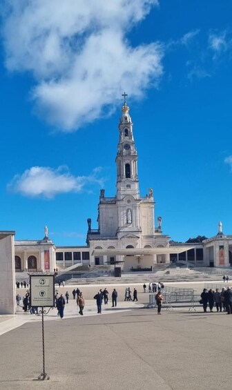 Visit the Caves of Mira de Aires, Fátima, Batalha and Óbidos