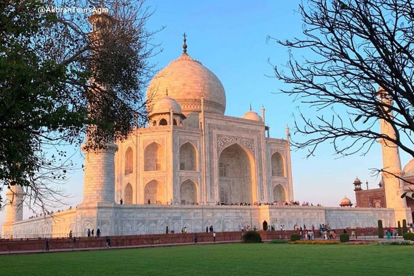 From Delhi: Taj Mahal Agra Day Trip with Guide & Transfer