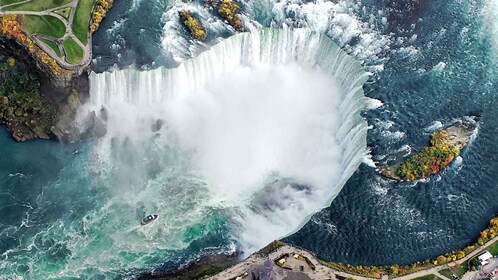 Explore Niagara Falls with bus ticket from/to Toronto