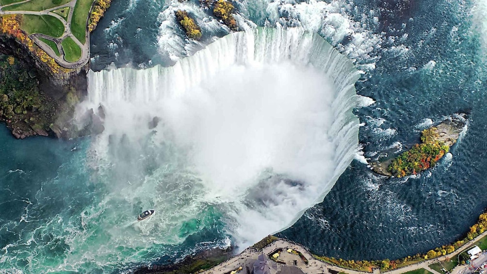 Explore Niagara Falls with bus ticket from/to Toronto