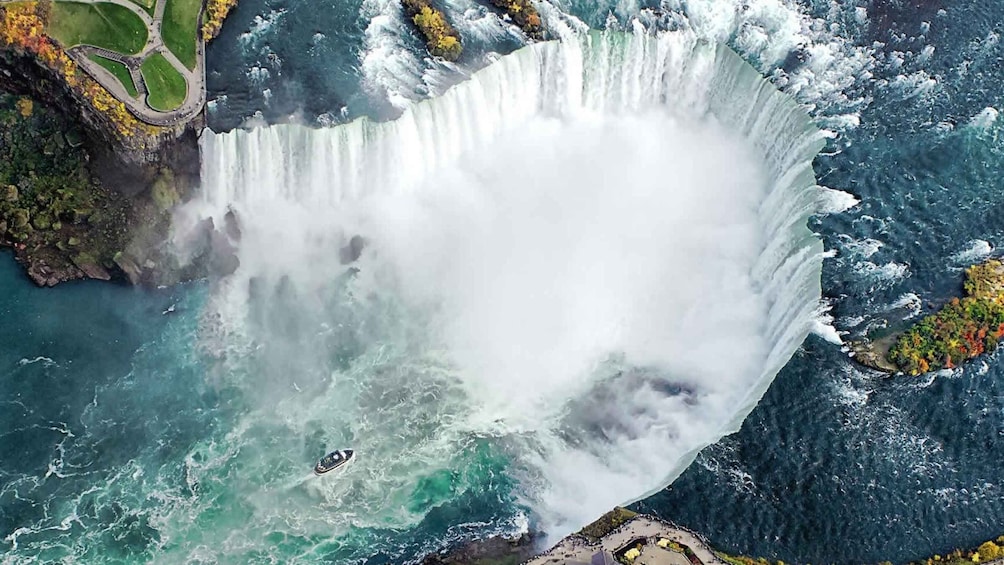 Explore Niagara Falls with bus ticket from/to Toronto