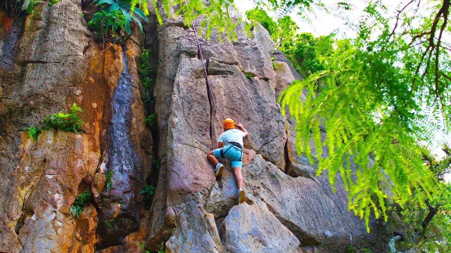 Picture 3 for Activity Valle de Bravo: Rappel over a viewpoint