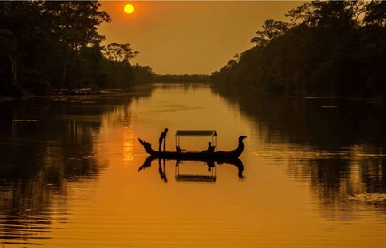 Siem Reap: Tour in bicicletta e in barca al tramonto di Angkor con bevande ...