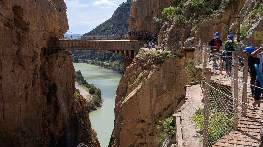 Caminito del Rey: Guided Tour with 1 Drink and Shuttle Bus