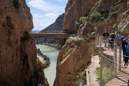 Caminito del Rey: Guided Tour with 1 Drink and Shuttle Bus