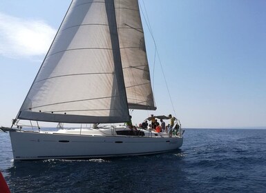 Catania: Coastline Sailing Trip 6hr with Aperitif and Lunch