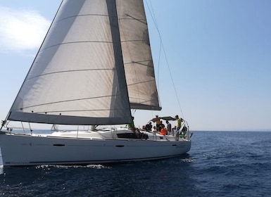 Catania: Coastline Sailing Trip 6hr with Aperitif and Lunch