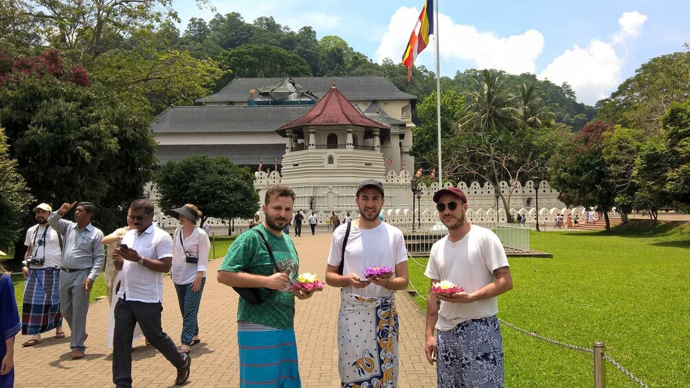 Discover Kandy's highlights in a day with Inpura Travels