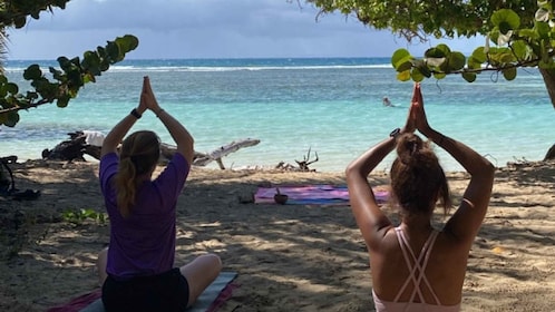 Yoga et Balnéothérapie face à la mer turquoise