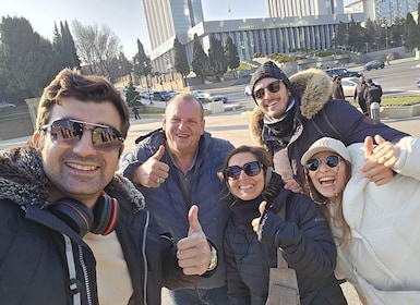 Baku: Stunning Walking Tour of Historical and Modern City