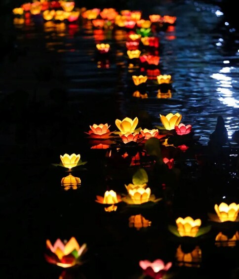 Picture 8 for Activity Hoi An: Hoai River Boat Trip by Night and Floating Lantern