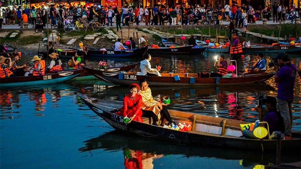 Picture 4 for Activity Hoi An: Hoai River Boat Trip by Night and Floating Lantern