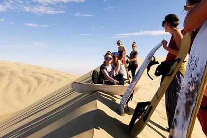 Halbtägiges Wüsten-Sandboarding-Erlebnis mit Abendessen