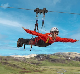 The Falcon : Superman ride avec Mega Zipline Island