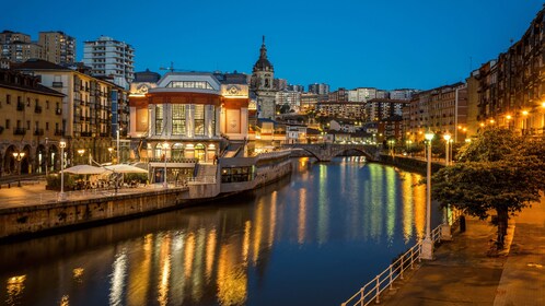 Tur Jalan Kaki Pribadi Bilbao & Guggenheim dari Hotel/Pusat Kota