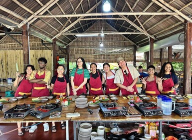 Da Nang/Hoi An: Market Tour, basket Boat Ride, Cooking Class