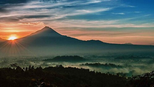 Sunrise Hill Borobudur Tour, Merapi Volcano & Prambanan