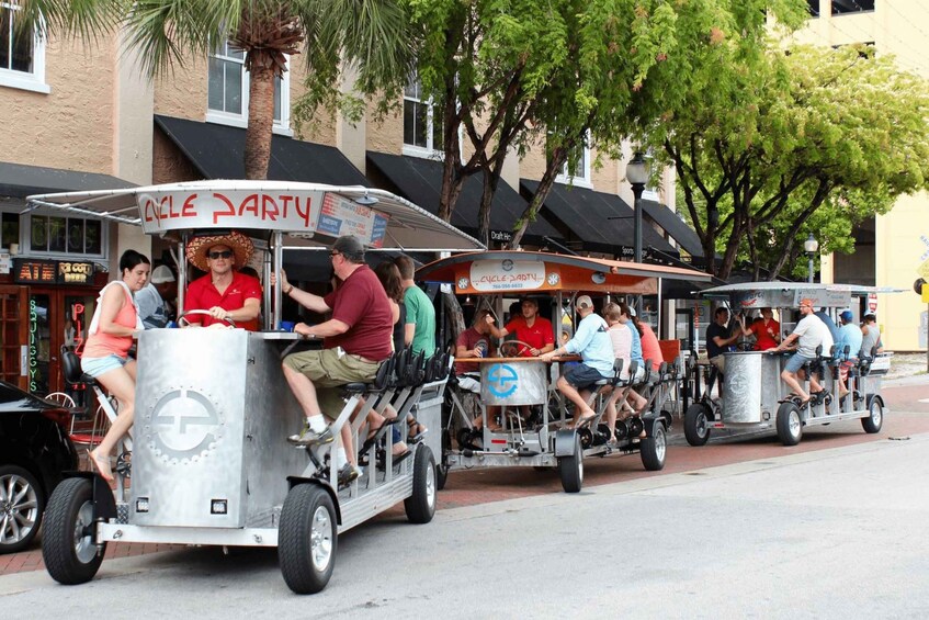 Fort Lauderdale: Guided Happy Hour Bar Crawl by Beer Bike