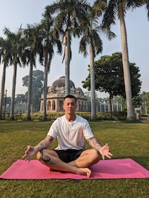 Delhi: Yoga in Lodhi Garden