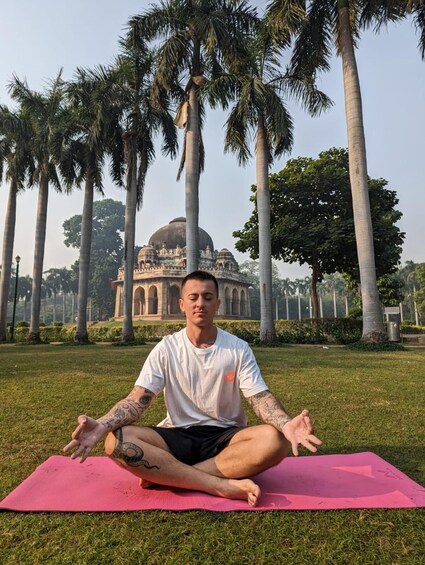 Delhi: Yoga in Lodhi Garden