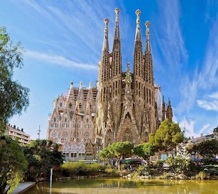 Barcelona: Sagrada Familia and Park Guell Small-Group Tour