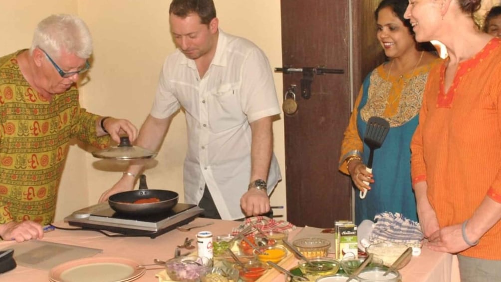 Experience Cooking Classes with Mumbai Sightseeing Tours