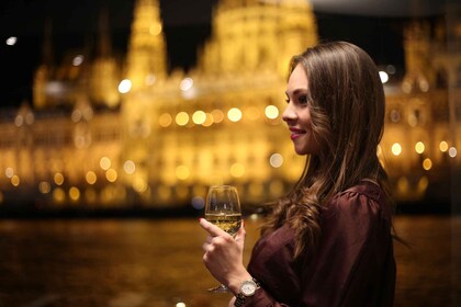 Budapest: Drink sul Danubio e spettacolo di pianoforte