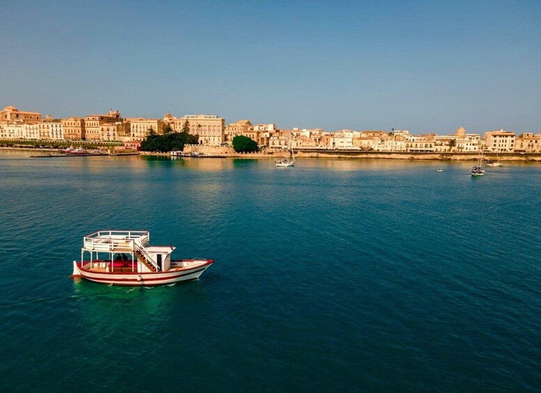 Picture 1 for Activity Private boat tour of the island of Ortigia with lunch