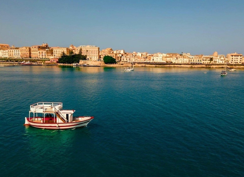 Picture 1 for Activity Private boat tour of the island of Ortigia with lunch