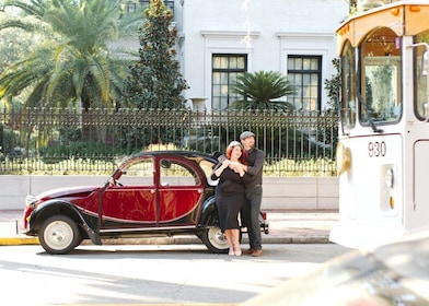 Savannah: Vintage Cabriolet Guided Sightseeing Tour